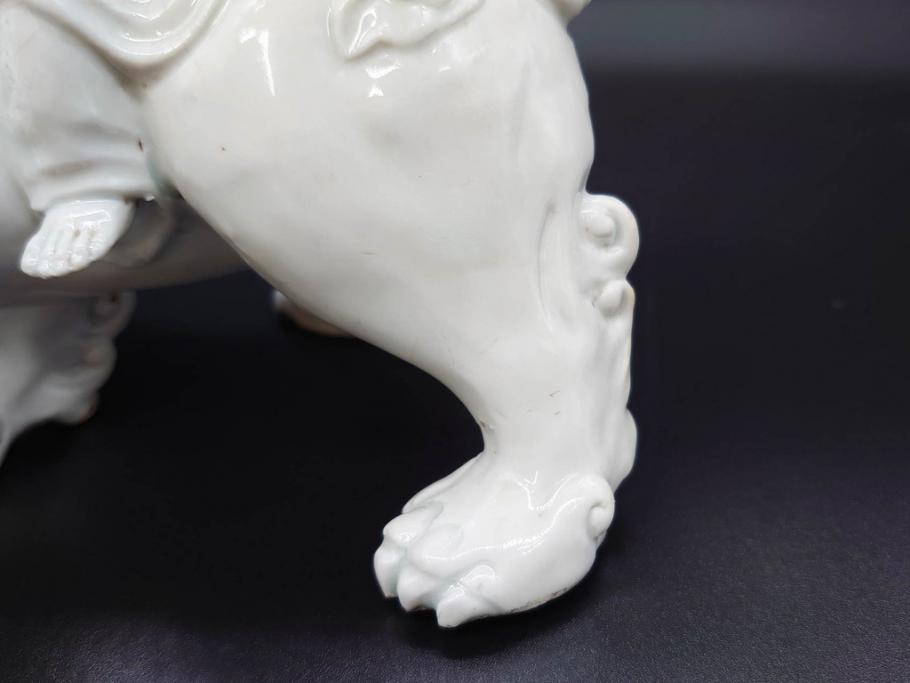 時代物 焼物 磁器 高さ 約17cm 白磁唐獅子観音像(中国?、置物