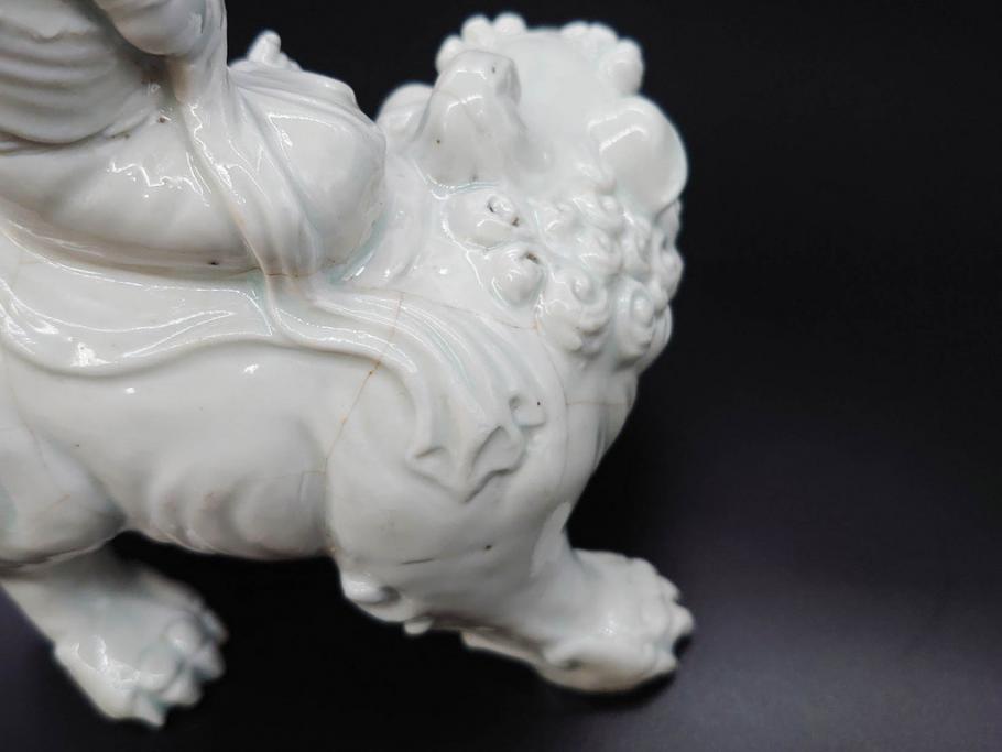 時代物 焼物 磁器 高さ 約17cm 白磁唐獅子観音像(中国?、置物
