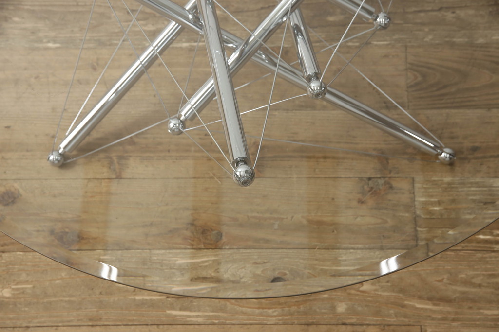 中古　Cassina(カッシーナ)　713　スタイリッシュなデザインがワンランク上の暮らしを演出するローテーブル(センターテーブル、カクテルテーブル、カフェテーブル、コーヒーテーブル、ラウンドテーブル、ガラス)(定価約46万円)(R-064037)