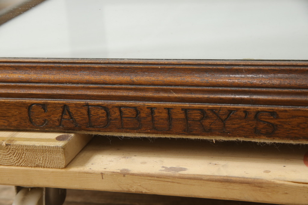 イギリスアンティーク　Lloyd’s Antiques(ロイズ・アンティークス)取り扱い　マホガニー材　お洒落なディスプレイが叶うガラスケース(ショーケース、陳列棚、飾り棚、店舗什器)(R-063970)