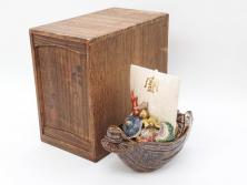 伊東陶山　高さ約20cm　細部まで丁寧に作られた宝舟(商売繁盛、宝船、縁起物、帆船、七福神、八仙、置物、オブジェ、共箱付き)(R-078649)