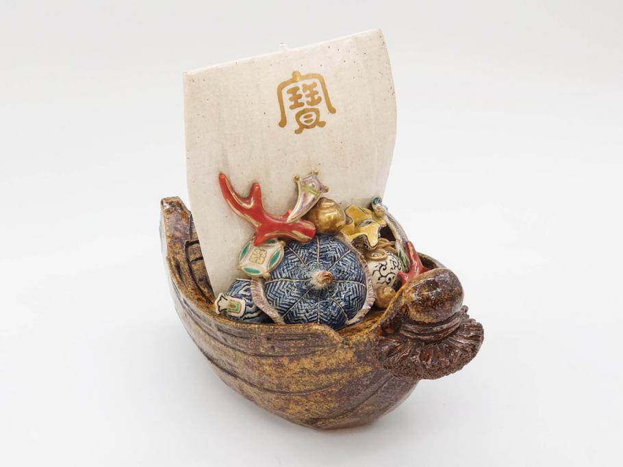 伊東陶山　高さ約20cm　細部まで丁寧に作られた宝舟(商売繁盛、宝船、縁起物、帆船、七福神、八仙、置物、オブジェ、共箱付き)(R-078649)