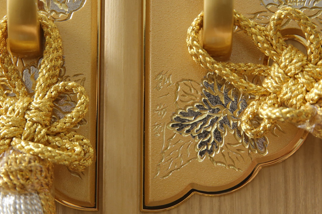 中古　美品　明るい木色と金色の金具が品の良さを高める国産総桐箪笥(並厚、桐たんす、和タンス、着物箪笥、衣装箪笥、チェスト)(R-057864)