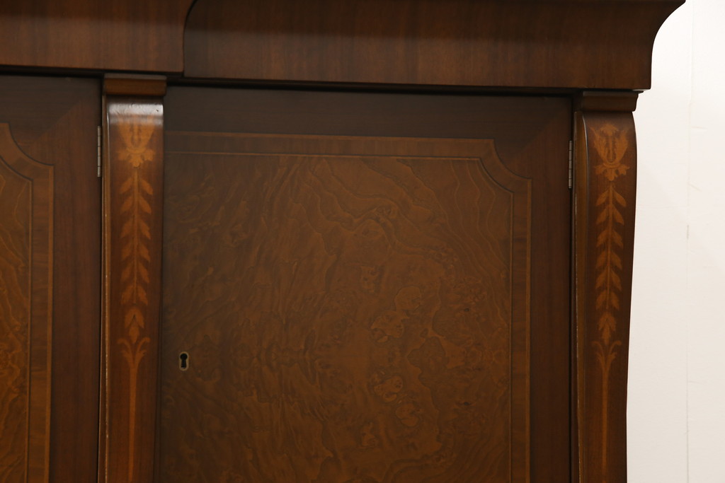 中古　美品　スペイン　ウルタド(HURTADO)社製　象嵌入り　波打つ木目が絵画のように美しいサイドボード(定価約90万円)(サイドキャビネット、引き出し、チェスト)(R-056150)