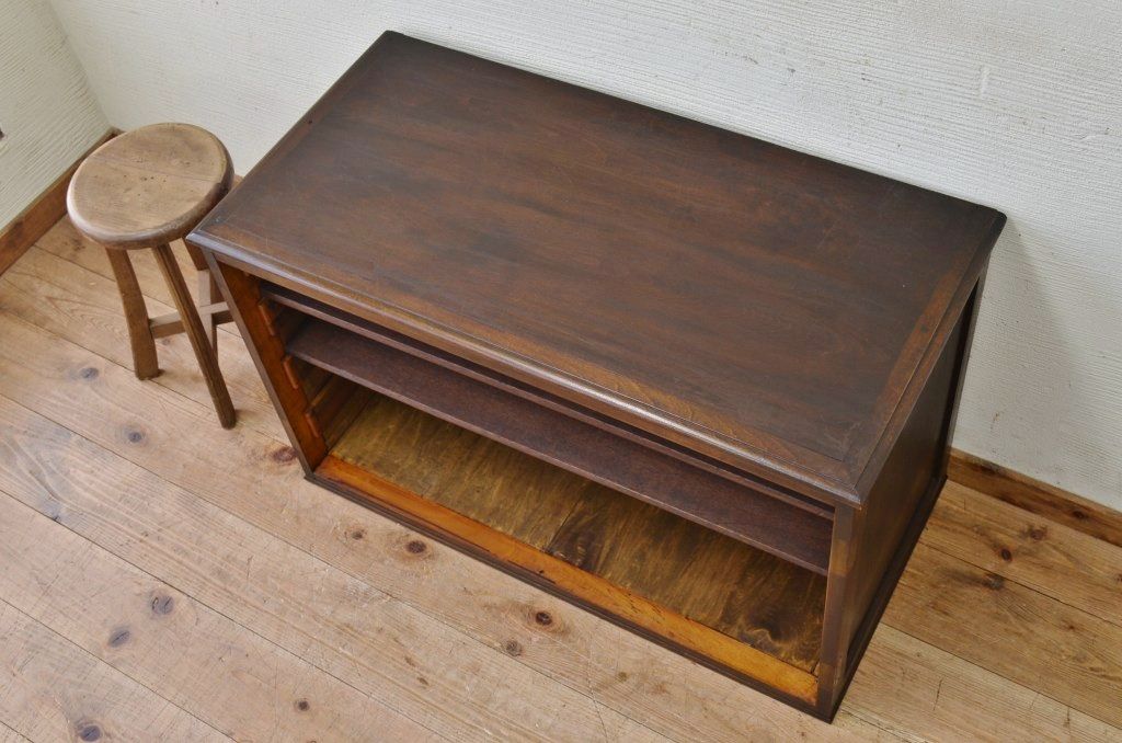 アンティーク家具　古い木のシンプルな飾り棚(ローボード)