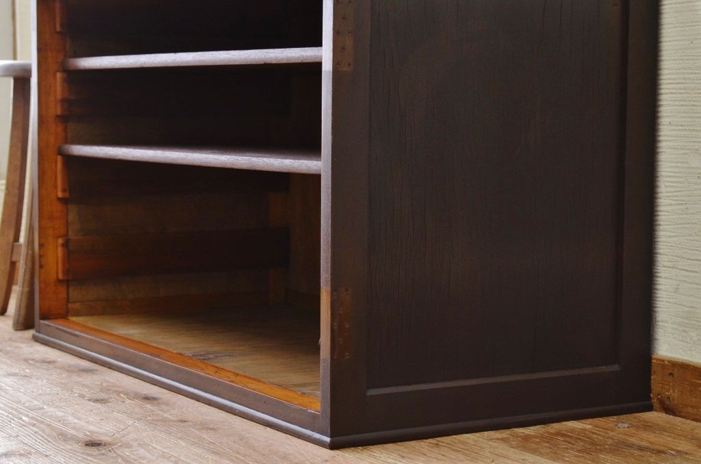 アンティーク家具　古い木のシンプルな飾り棚(ローボード)