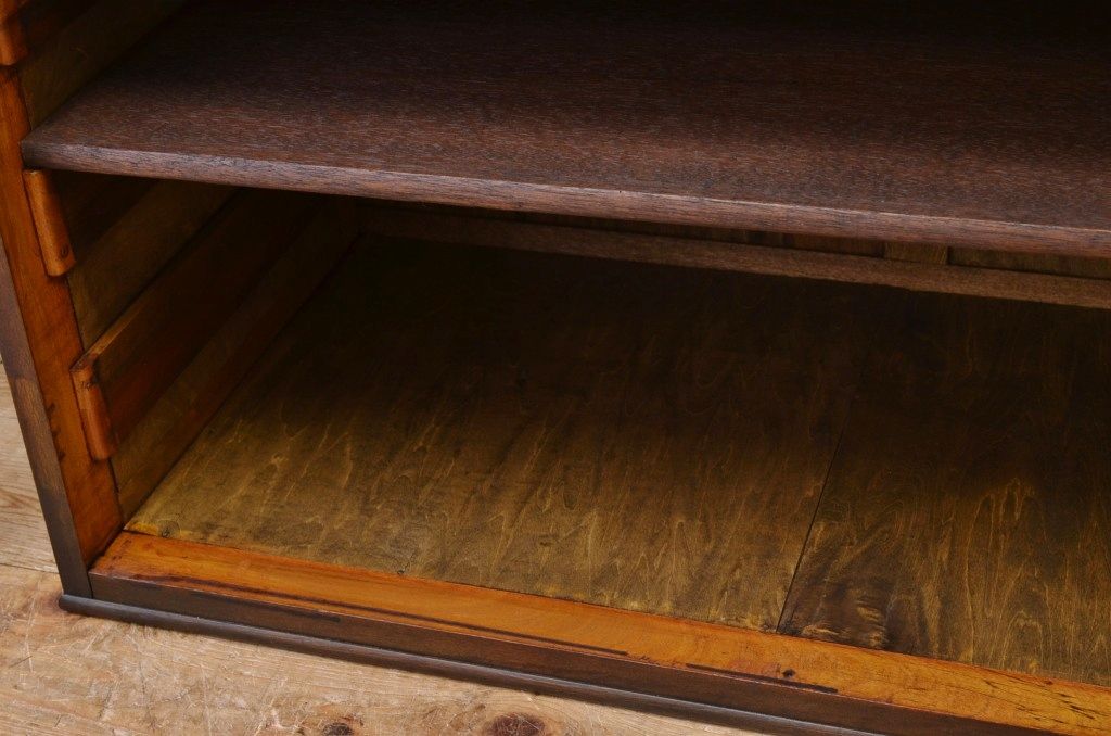 アンティーク家具　古い木のシンプルな飾り棚(ローボード)