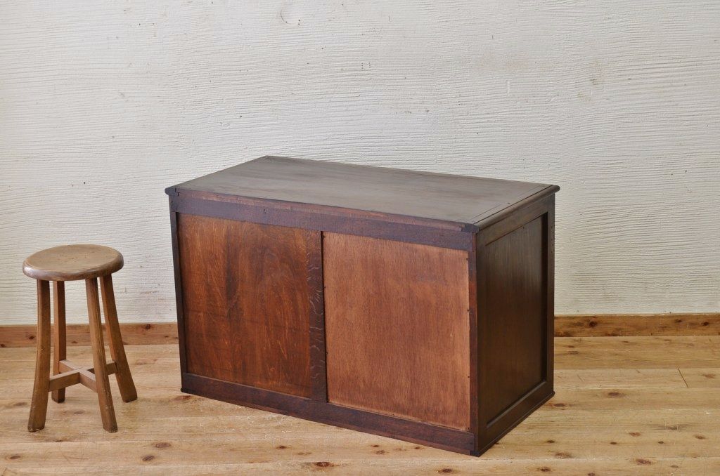 アンティーク家具　古い木のシンプルな飾り棚(ローボード)