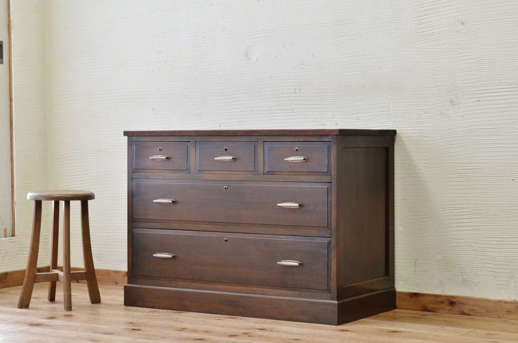 アンティーク家具　古い木のシンプルなアンティークチェスト