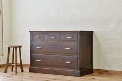 アンティーク家具　古い木のシンプルなアンティークチェスト