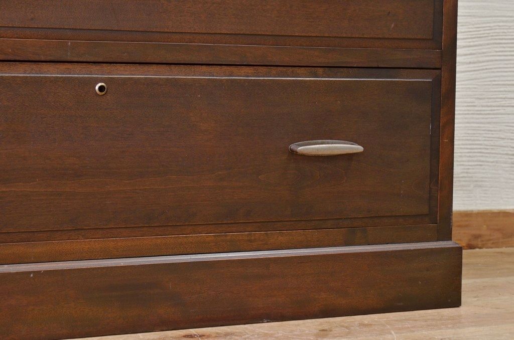 アンティーク家具　古い木のシンプルなアンティークチェスト