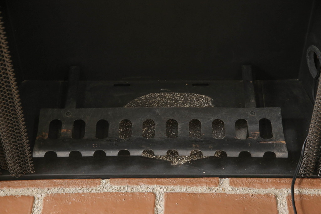 中古　美品　Rustic Craft(ラスティック・クラフト)　まるで本物のようなリアルさが目を引くイミテーション暖炉(定価約31万円)(マントルピース)(R-055964)
