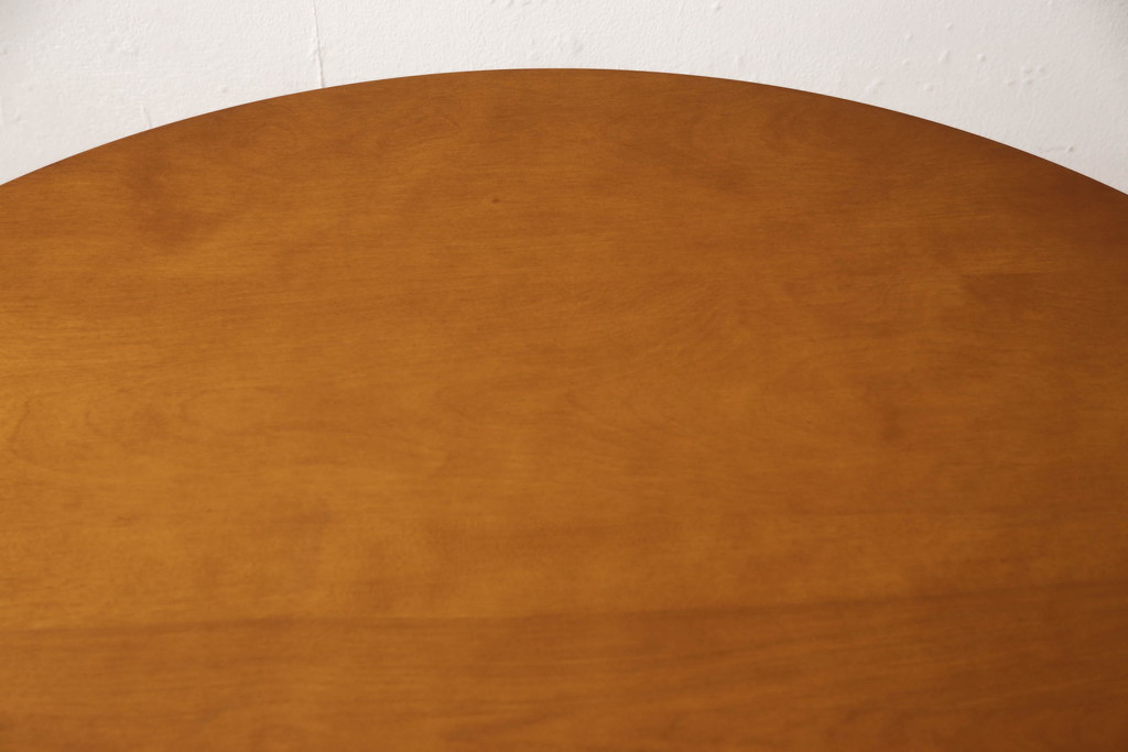 中古　美品　横浜ダニエル(daniel)　幕板と挽き物脚の凝ったデザインが目を惹く丸テーブル(ラウンドテーブル、2人掛け、ダイニングテーブル)(R-060518)