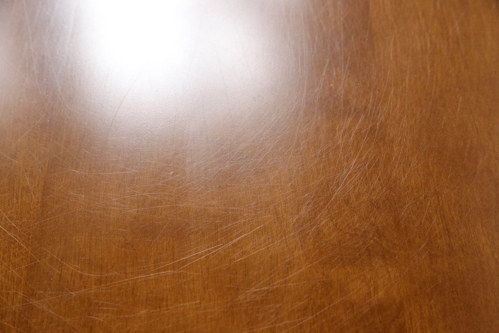 中古　美品　横浜ダニエル(daniel)　幕板と挽き物脚の凝ったデザインが目を惹く丸テーブル(ラウンドテーブル、2人掛け、ダイニングテーブル)(R-060518)