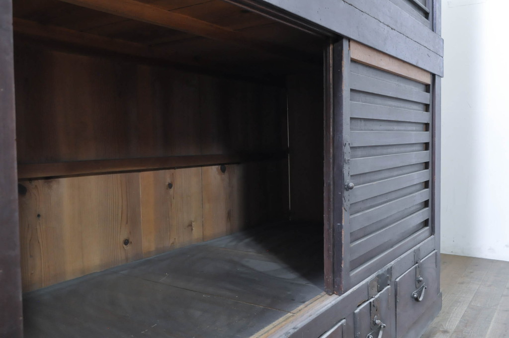 アンティーク家具　和の空間を引き立てる収納箪笥(キャビネット、水屋箪笥、夜具箪笥、布団箪笥)(R-036636)