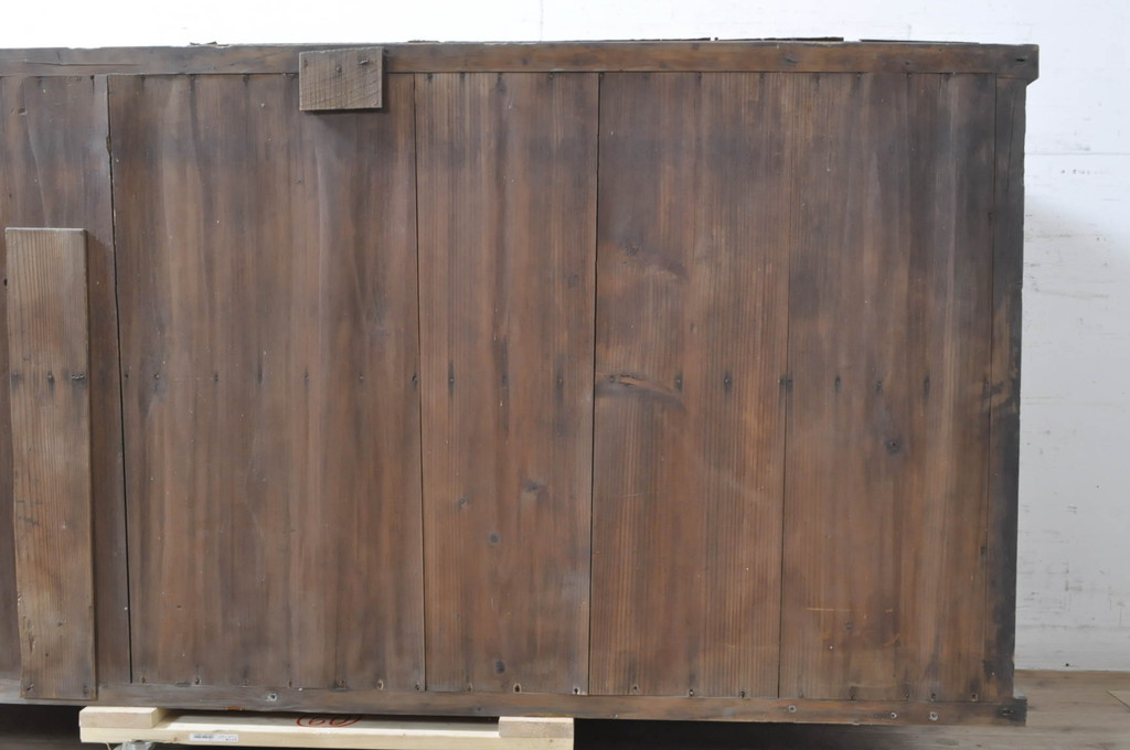 アンティーク家具　味のある木製引き戸の収納箪笥サイドボード(水屋箪笥、収納棚)(R-036697)