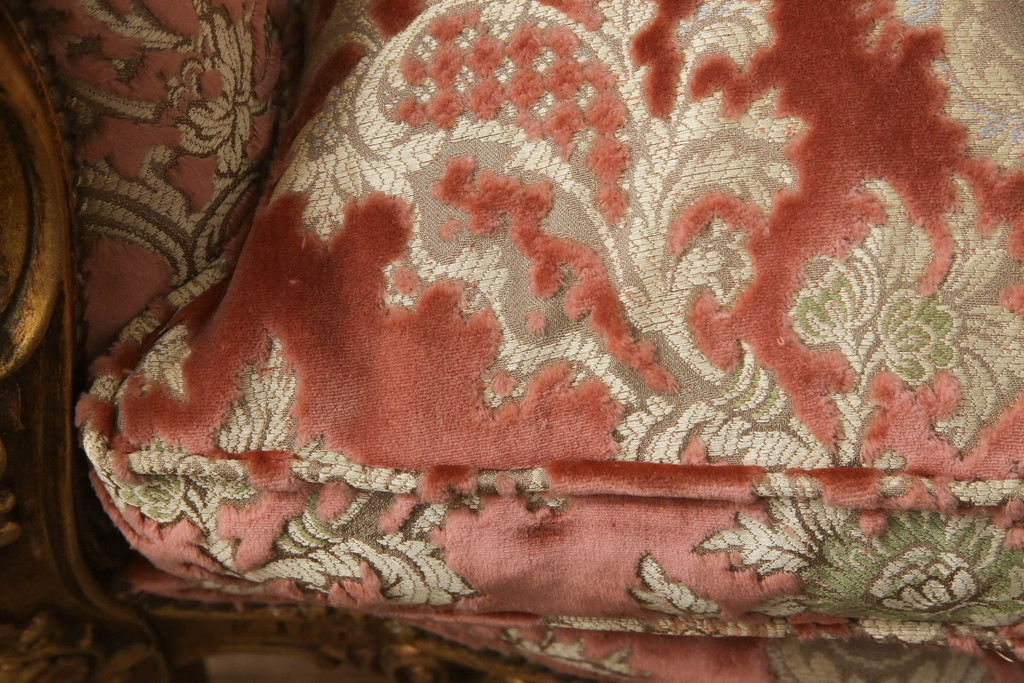 中古　イタリア　ロココ調　細部まで凝ったつくりが魅力的な3人掛けソファ(三人掛け、3P)(R-061590)