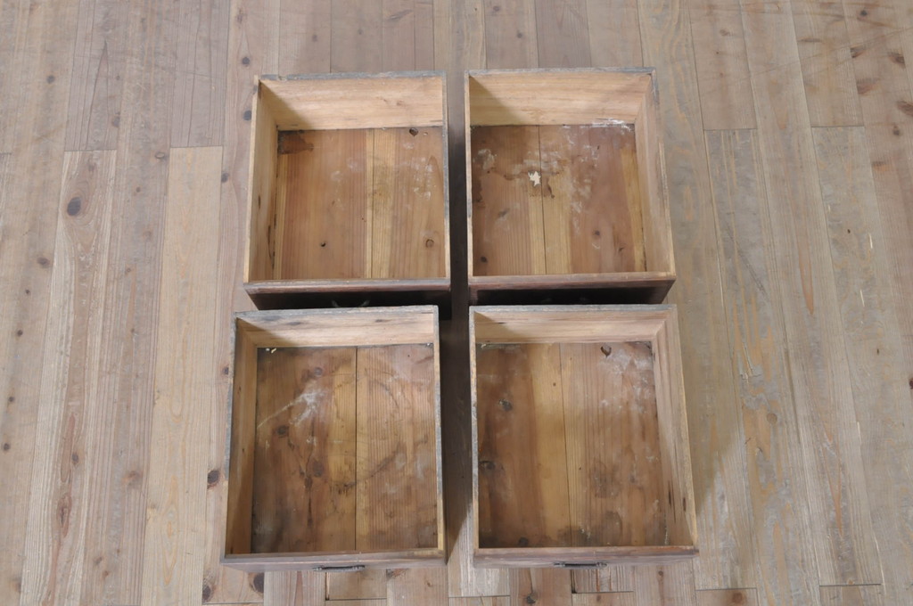 アンティーク家具　味のある木製引き戸の収納箪笥サイドボード(水屋箪笥、収納棚)(R-036698)