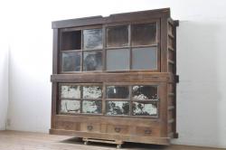 【セミオーダー家具実例】明治大正期の水屋箪笥を現代のお部屋にも取り入れやすいようにローボードへリメイク!新たに天板を取り付け、背面も貼り直して綺麗に。取り外し可能な棚板を設置。赤みがかった濃い茶色の着色で仕上げました。(テレビ台、テレビボード、収納棚、戸棚、キャビネット)