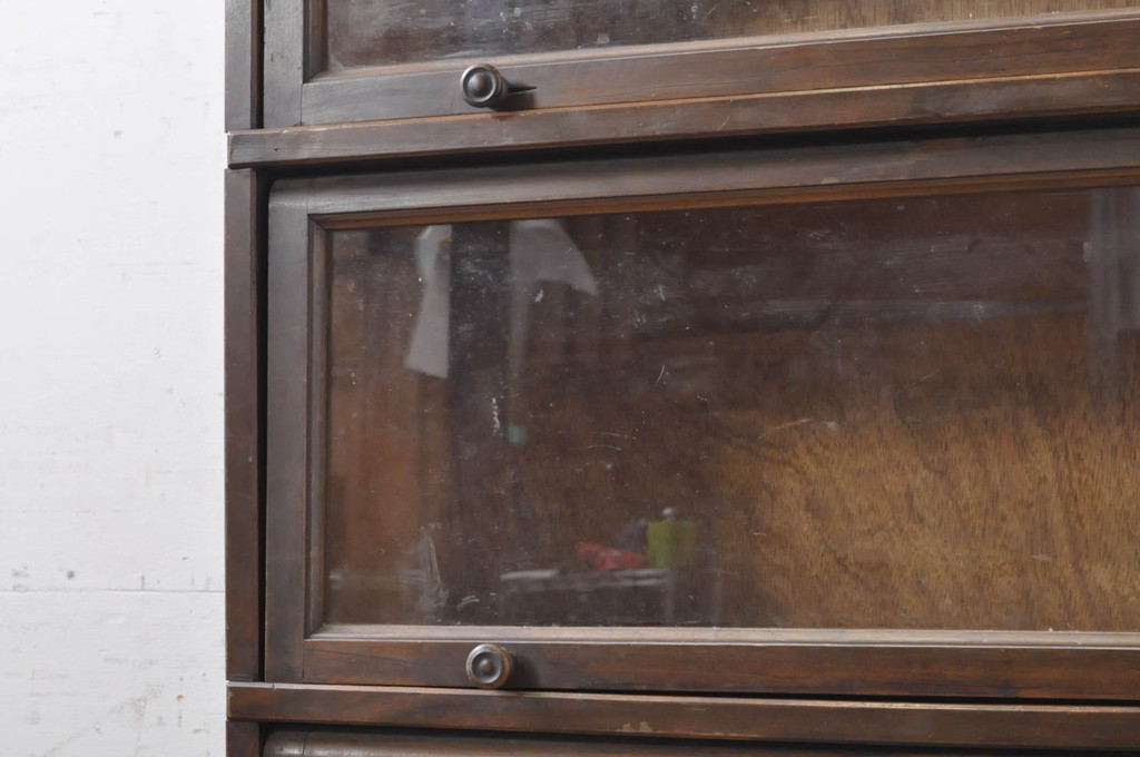 和製アンティーク　古いカバ材のスライド扉付きブックケース(本箱、本棚、収納棚、戸棚、キャビネット、飾り棚、陳列棚)(R-069792)