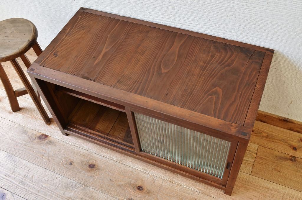 アンティーク家具　古い木のモールガラスローボード