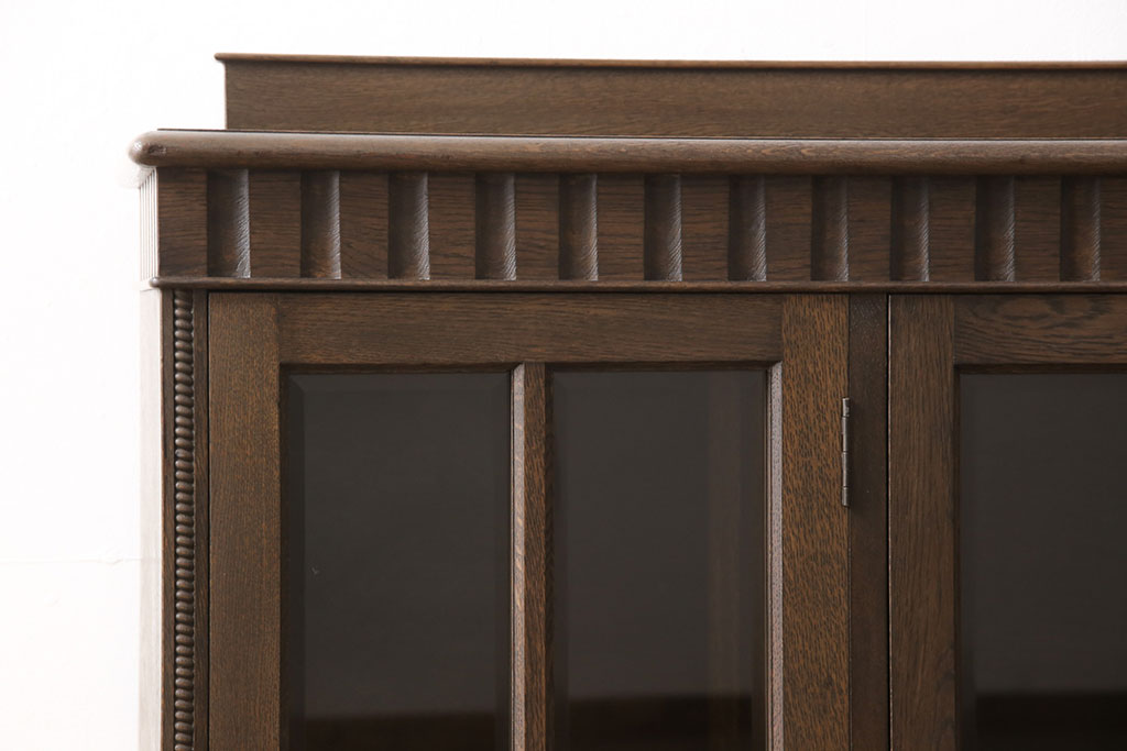 和製ヴィンテージ　神戸洋家具　クラシカルな雰囲気漂うキャビネット(サイドボード、ブックケース、収納棚、ビンテージ)(R-050433)