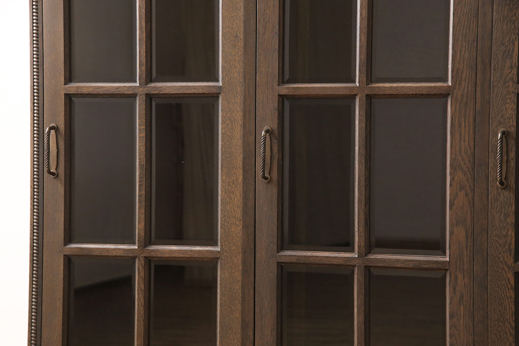 和製ヴィンテージ　神戸洋家具　クラシカルな雰囲気漂うキャビネット(サイドボード、ブックケース、収納棚、ビンテージ)(R-050433)