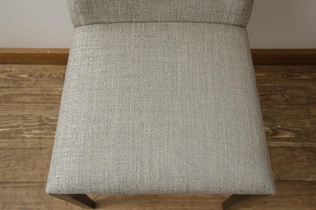 中古　超美品　Cassina(カッシーナ)　シンプルかつスタイリッシュなデザインで合わせやすいラインチェア(1脚定価 約7万円)(ダイニングチェア、イス、椅子)(R-057772)