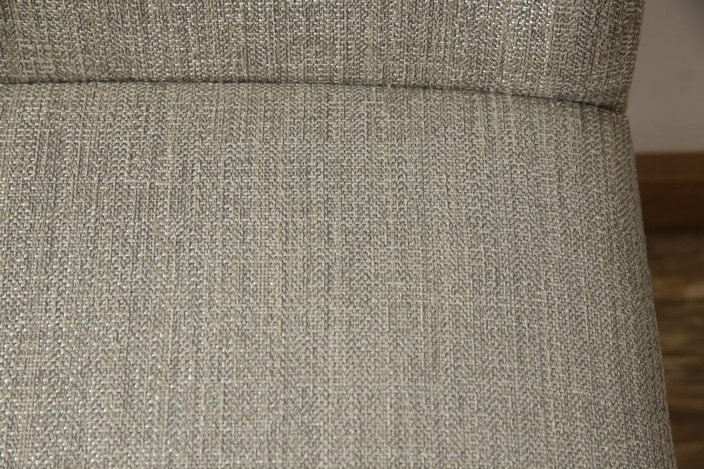 中古　超美品　Cassina(カッシーナ)　シンプルかつスタイリッシュなデザインで合わせやすいラインチェア(1脚定価 約7万円)(ダイニングチェア、イス、椅子)(R-057774)
