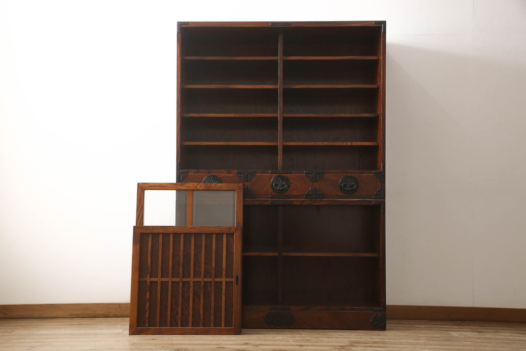 中古　超美品　岩谷堂箪笥　格子のデザインと美しい杢目が上質な和の雰囲気を醸し出す食器棚(キャビネット、収納棚、水屋箪笥、茶棚)(定価約70万円)(R-052337)