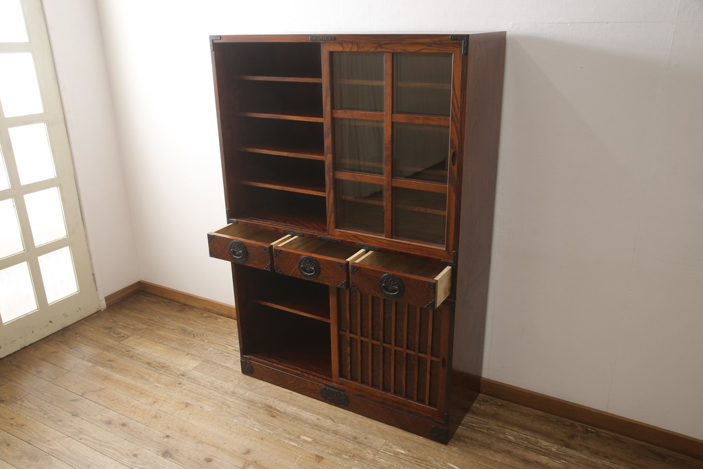 中古　超美品　岩谷堂箪笥　格子のデザインと美しい杢目が上質な和の雰囲気を醸し出す食器棚(キャビネット、収納棚、水屋箪笥、茶棚)(定価約70万円)(R-052337)