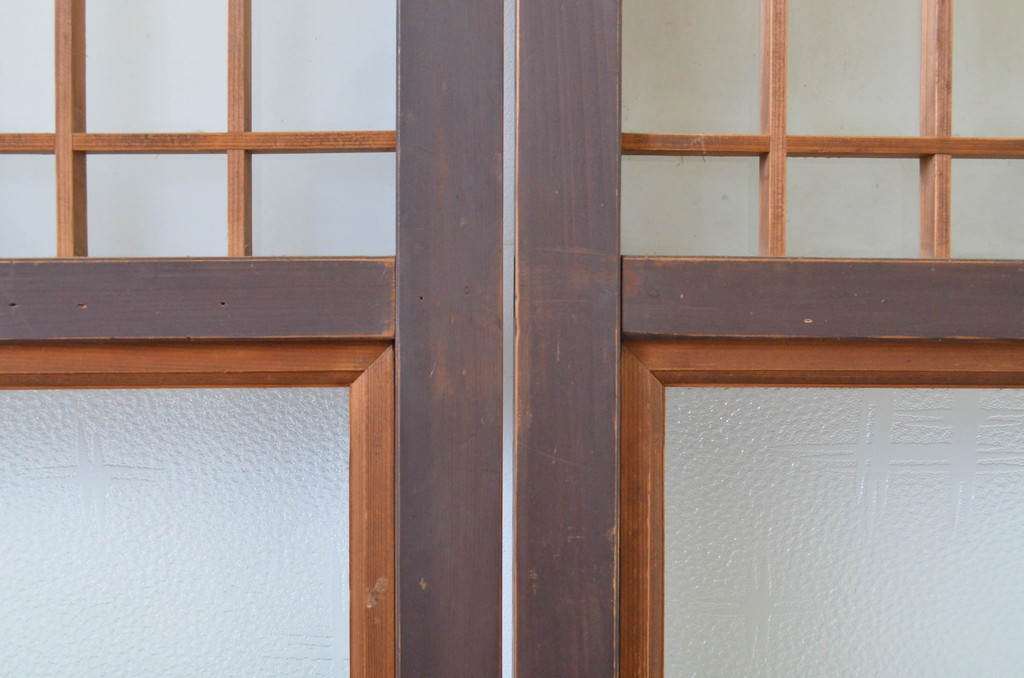 アンティーク建具　透かし彫りがおしゃれな格子入りのガラス戸2枚セット(引き戸)(R-064293)