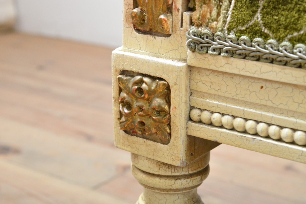 中古　イタリア製　ロココ調　随所にみられる装飾の意匠が見事な3人掛けソファ(定価推定 約120万円)(三人掛け、3P)(R-059448)