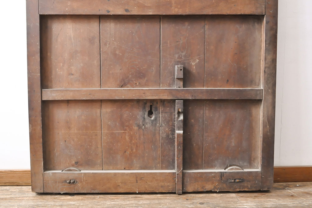 アンティーク建具　総ケヤキ材(欅)　古き時代の味わいが魅力的な格子蔵戸(玄関戸、玄関ドア、引き戸)(R-054213)