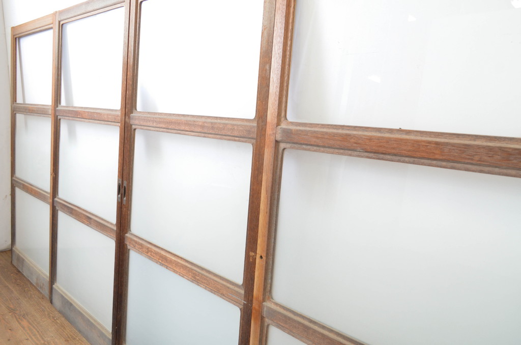 アンティーク建具　シンプルなデザインで取り入れやすいガラス戸4枚セット(引き戸)(R-064266)