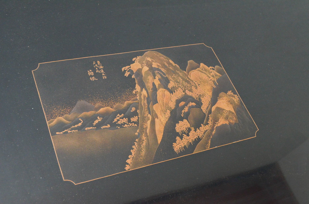 中古　美品!!　株式会社輪島工芸　輪島塗り　繊細な図柄が美しい蒔絵座卓(ローテーブル、センターテーブル、リビングテーブル)(定価約180万円)(R-077628)