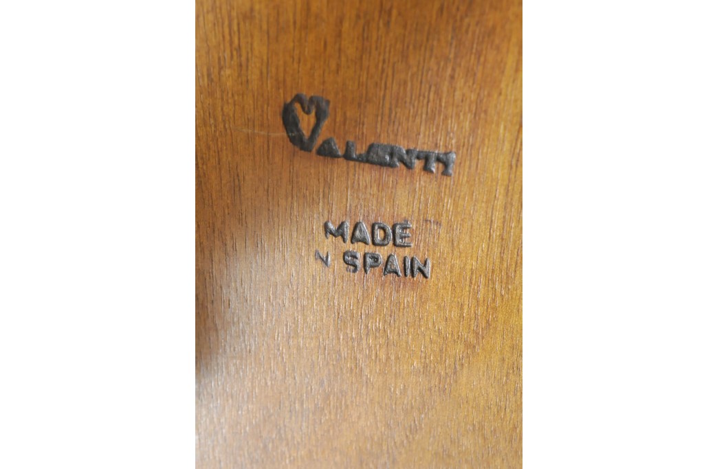 中古　スペイン製　バロッサバレンティ(VARO,S.A. VALENTI)　重厚でクラシカルな佇まいが目を惹くオーバルダイニングテーブル(オーバルテーブル、食卓、4人掛け、6人掛け)(定価約150万円)(R-076528)