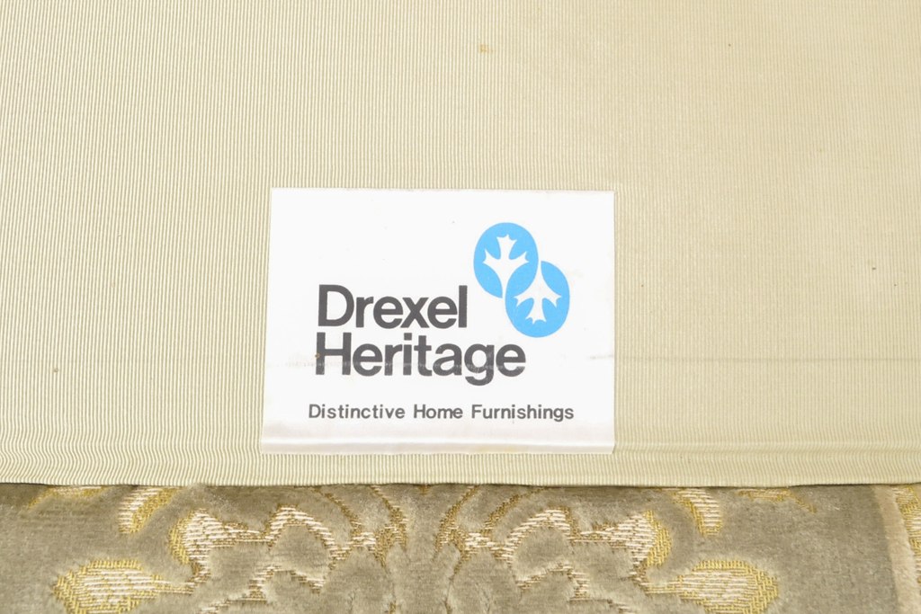 中古　美品　DREXEL HERITAGE(ドレクセルヘリテイジ)　落ち着いた色合いと品のある柄が優雅な雰囲気を醸し出す3人掛けソファ(三人掛け、3P)(R-059435)
