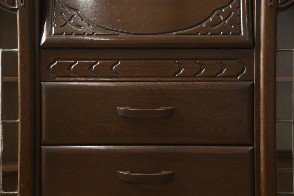 イギリスアンティーク　オーク材　ステンドグラス入り　木製の取っ手がかわいらしいサイドバイサイドキャビネット(ビューローブックケース、収納棚、戸棚)(R-053949)