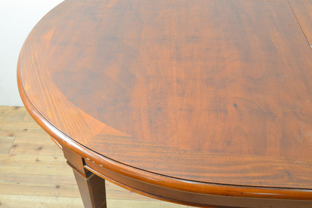 中古 美品 サァラ麻布 すっきりとした佇まいで取り入れやすいダイニングテーブル(エクステンションテーブル、4人掛け、6人掛け)(定価約100万