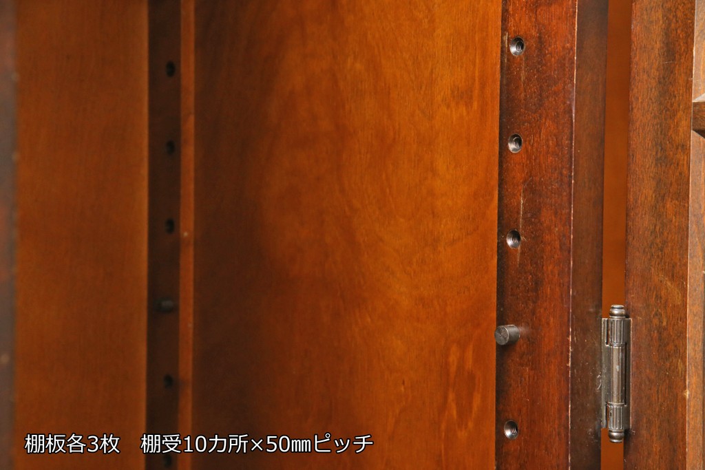 中古　北海道民芸家具　脚または台輪付きリメイク!　シックな大人空間を演出してくれるキャビネット(食器棚、飾り棚、収納棚、本箱、ブックケース、サイドボード、サイドキャビネット)(R-058947)