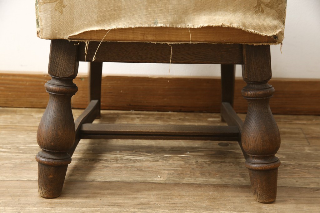 ビンテージ家具　和製ヴィンテージ　神戸洋家具　背板の彫りが目を惹く、クラシカルな佇まいのダイニングチェア(椅子、イス)(R-058917)