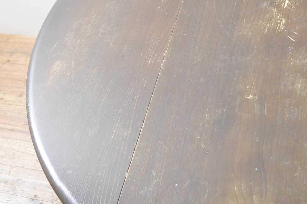 イギリスビンテージ　ERCOL(アーコール)　ニレ材　シンプルなデザインと機能性の良さが魅力的なバタフライダイニングテーブル(バタフライテーブル、ドロップリーフテーブル、エクステンションテーブル、ラウンドテーブル、丸テーブル、2人掛け、4人掛け、ヴィンテージ、英国、北欧)(R-076529)