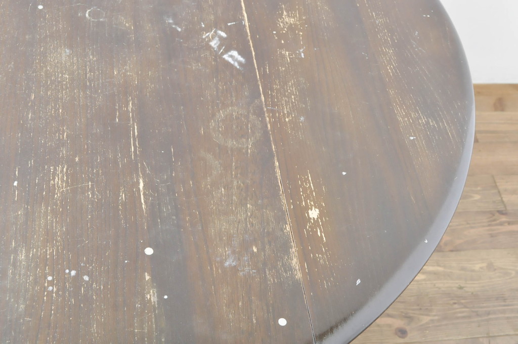イギリスビンテージ　ERCOL(アーコール)　ニレ材　シンプルなデザインと機能性の良さが魅力的なバタフライダイニングテーブル(バタフライテーブル、ドロップリーフテーブル、エクステンションテーブル、ラウンドテーブル、丸テーブル、2人掛け、4人掛け、ヴィンテージ、英国、北欧)(R-076529)