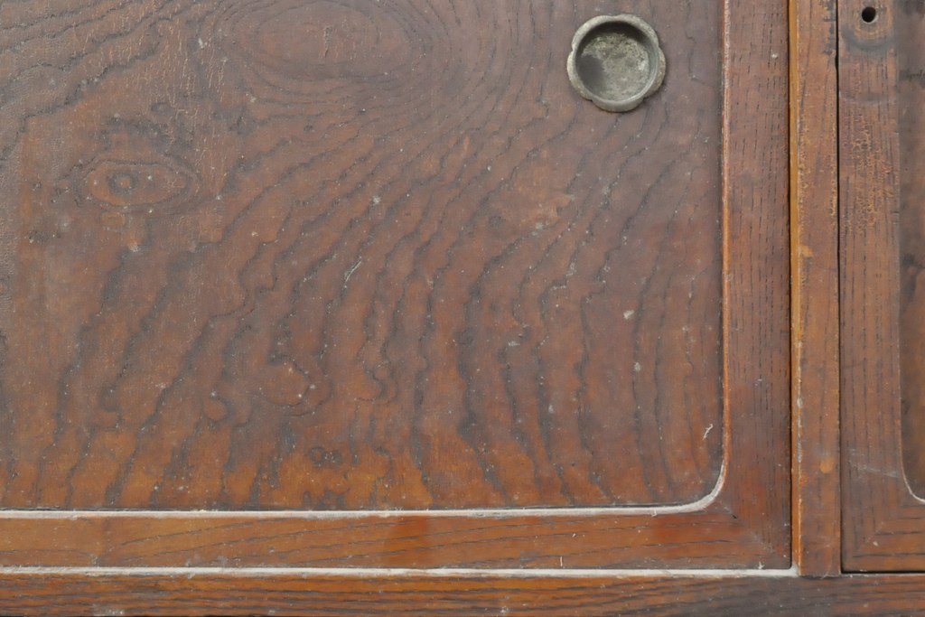 和製アンティーク　三方ケヤキ材　レトロな佇まいに和の趣を感じる二段重ね茶箪笥(食器棚、収納棚、戸棚)(R-054396)