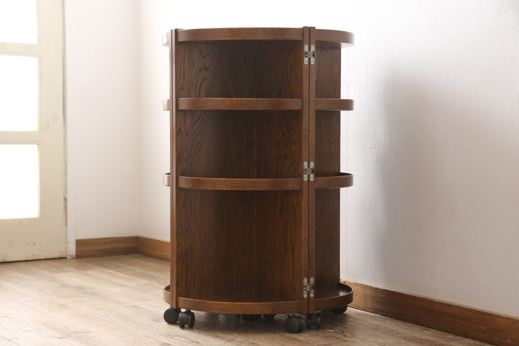 中古美品　カントリーハウス　秋山木工(職人堅木)　ユニークなデザインが目を引く折り畳み丸型飾り棚(陳列棚、本棚、収納棚)(R-052159)