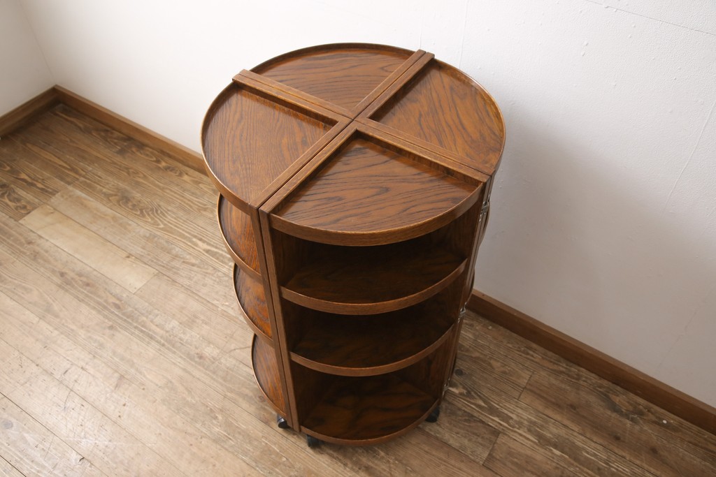 中古美品　カントリーハウス　秋山木工(職人堅木)　ユニークなデザインが目を引く折り畳み丸型飾り棚(陳列棚、本棚、収納棚)(R-052159)