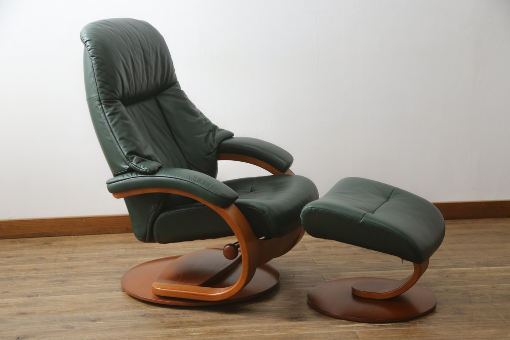 中古　牛本革　ノルウェー　Hjellegjerde(イエリアーダ社)　ノーザンコンフォート　優雅なくつろぎの時間におすすめのリクライニングチェア&オットマン(椅子、アームチェア、フットスツール、北欧、1人掛けソファ)(検索ワード:エコーネス、EKORNES、ストレスレスチェア)(定価約31万円)(R-065805)