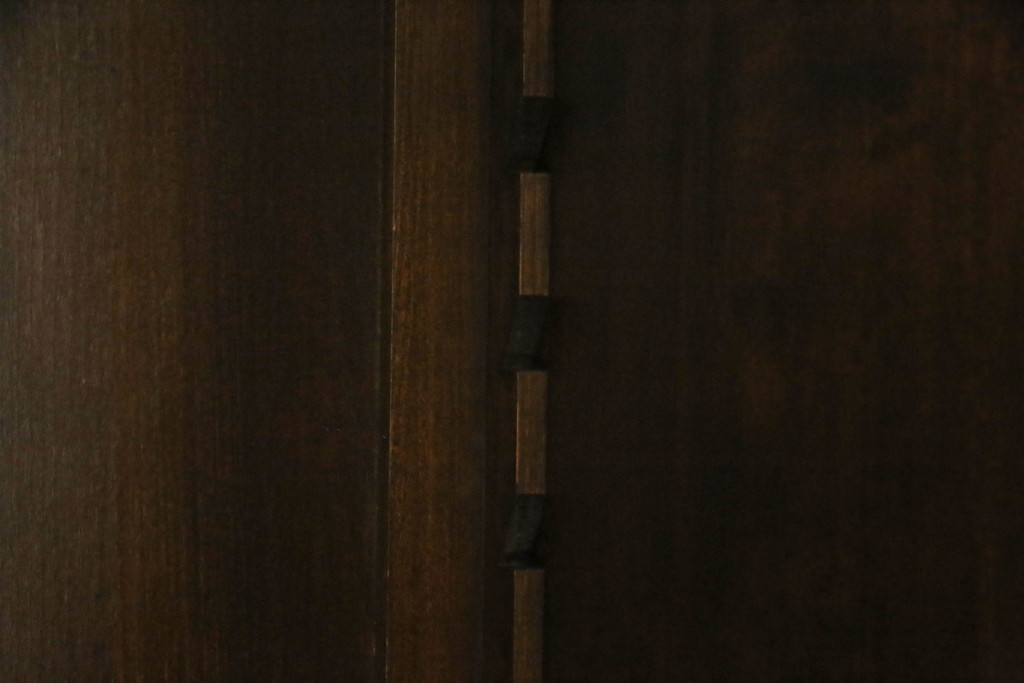 中古　美品　オランダ　高級海外輸入家具　特大!　オーク材　重厚感ある佇まいのワードローブキャビネット(戸棚、収納棚、洋服タンス)(R-063042)