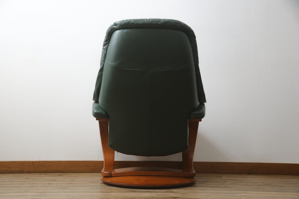 中古　牛本革　ノルウェー　Hjellegjerde(イエリアーダ社)　ノーザンコンフォート　優雅なくつろぎの時間におすすめのリクライニングチェア&オットマン(椅子、アームチェア、フットスツール、北欧、1人掛けソファ)(検索ワード:エコーネス、EKORNES、ストレスレスチェア)(定価約31万円)(R-065805)